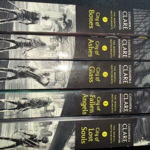 📕 Shadowhunters Book Set 1-5 : The Mortal Instruments 📚